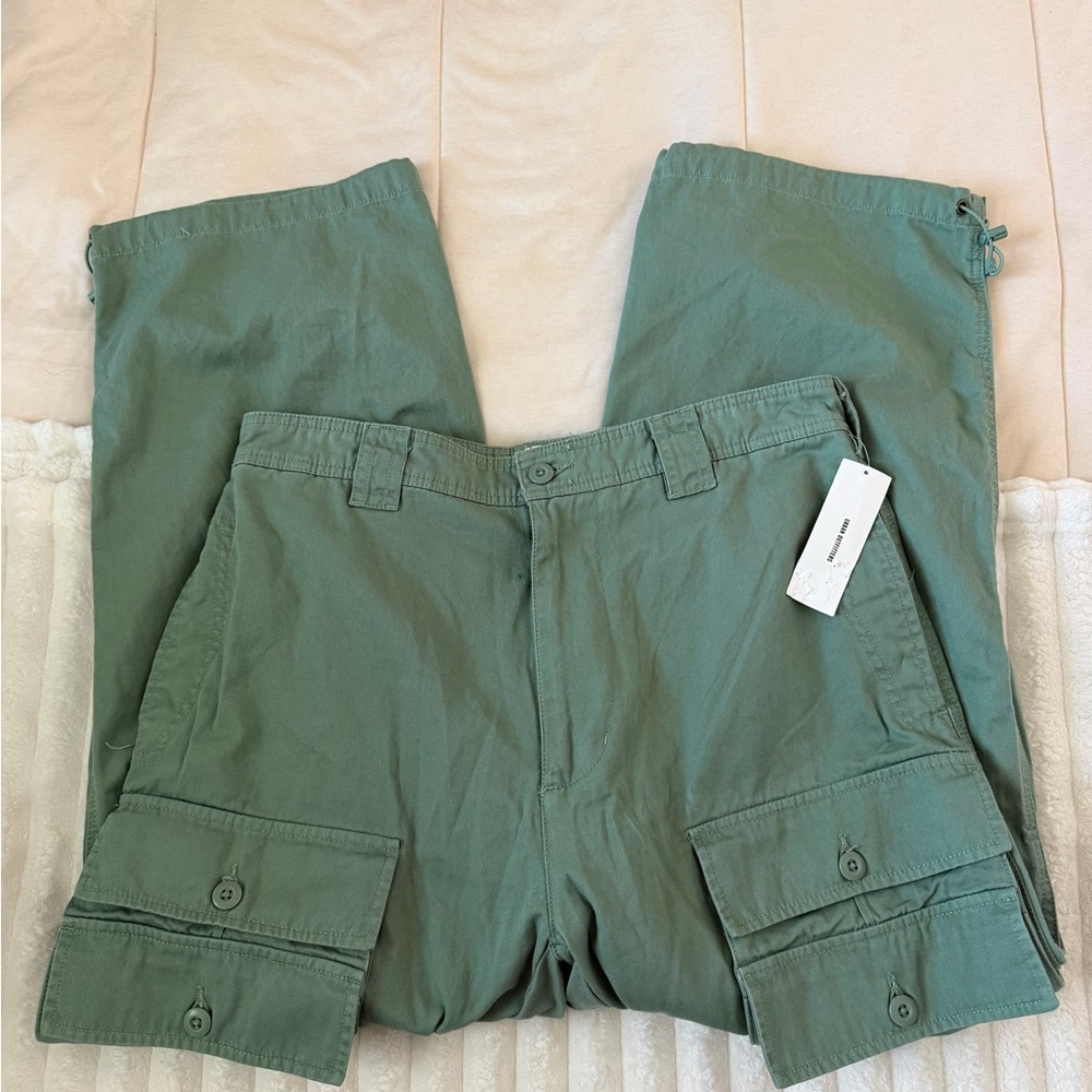 NWT Urban Outfitters Green Cargo Pants - Picture 11 of 11